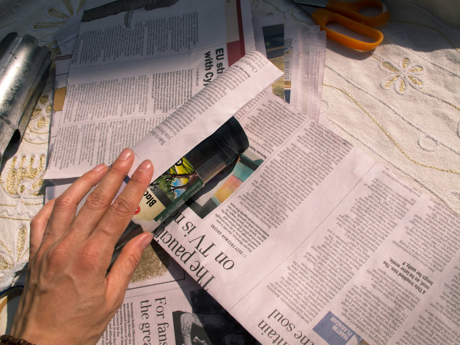 rolling-newspaper-pot-homemade-maker